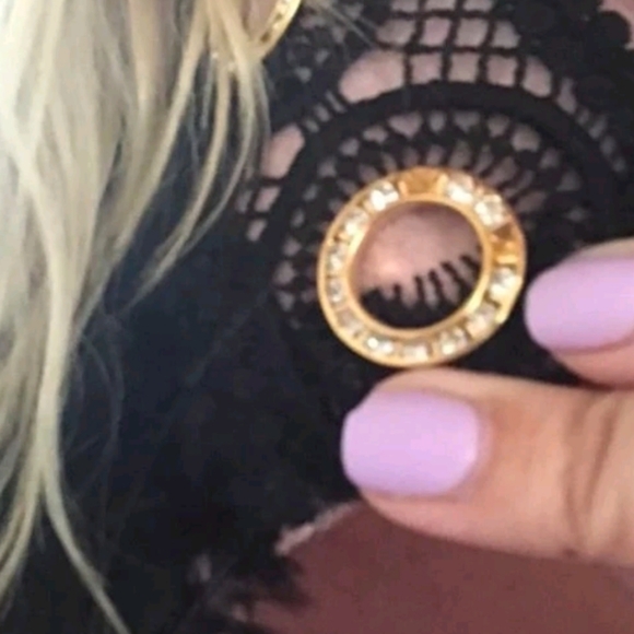 CHIC Feather Detailed Cape - Picture 10 of 10